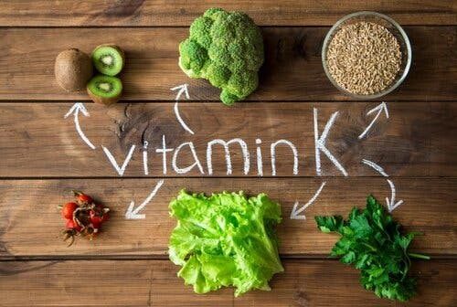 Vitamina K: definizione, proprietà e funzioni dall’organismo